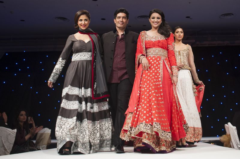 Manish Malhotra On stage with Parineeti Chopra & Urmila Matondkar