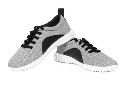 white sports shoes under 500