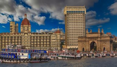 india gate and taj hotel in mumbai