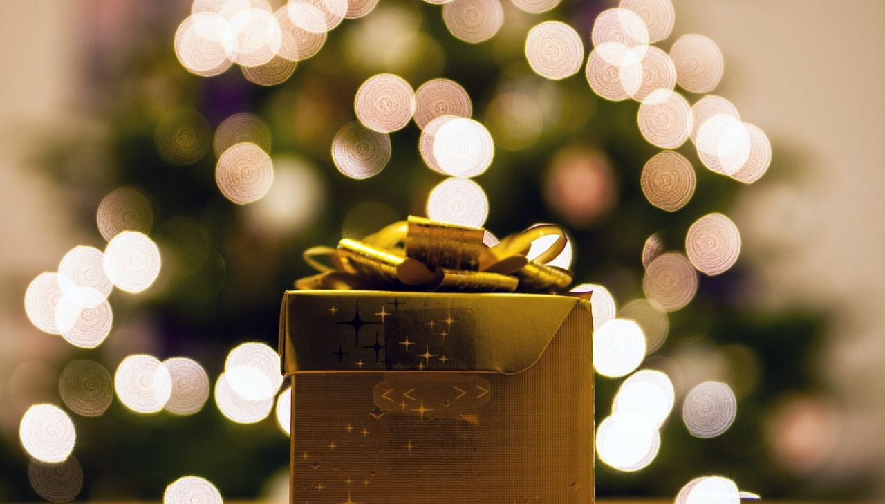 25 Best Diwali Gift Ideas To Buy For Family &amp; Friends In 2021