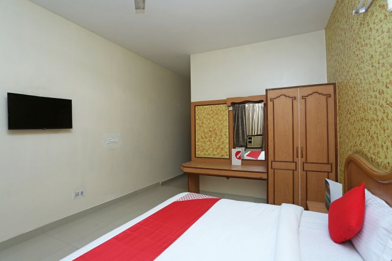 OYO 16906 Hotel Balsons