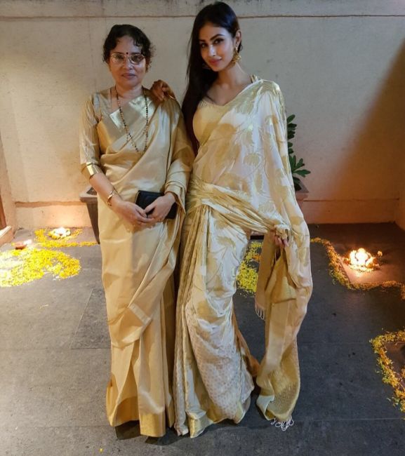 Mouni Roy with mother