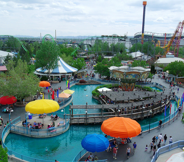 Elitch Gardens sitting area