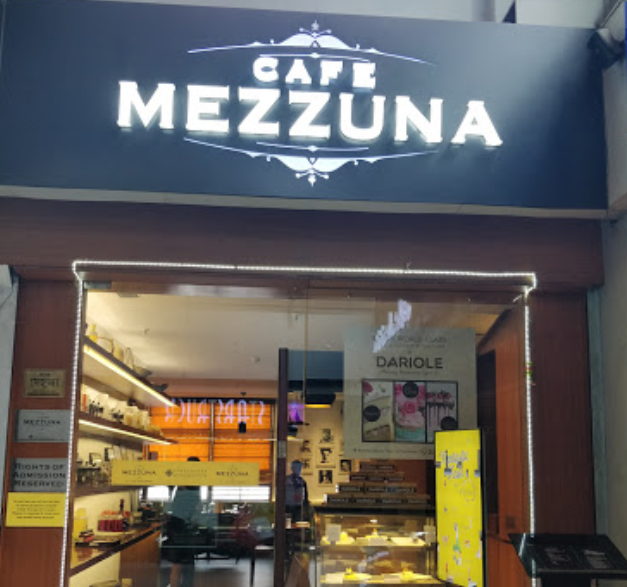 Cafe Mezzuna 