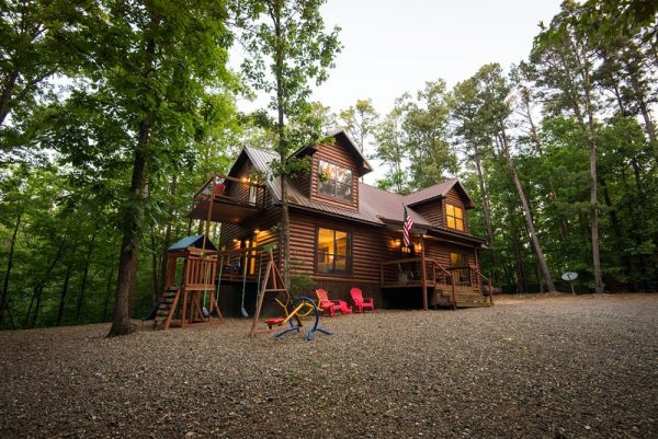 Bear Creek Lodge - Broken Bow Cabin Rentals