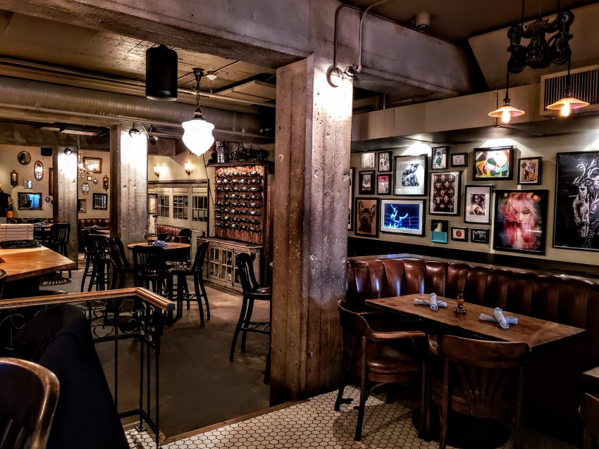 10 Best & Popular Pizza Restaurants In Vancouver (2024)