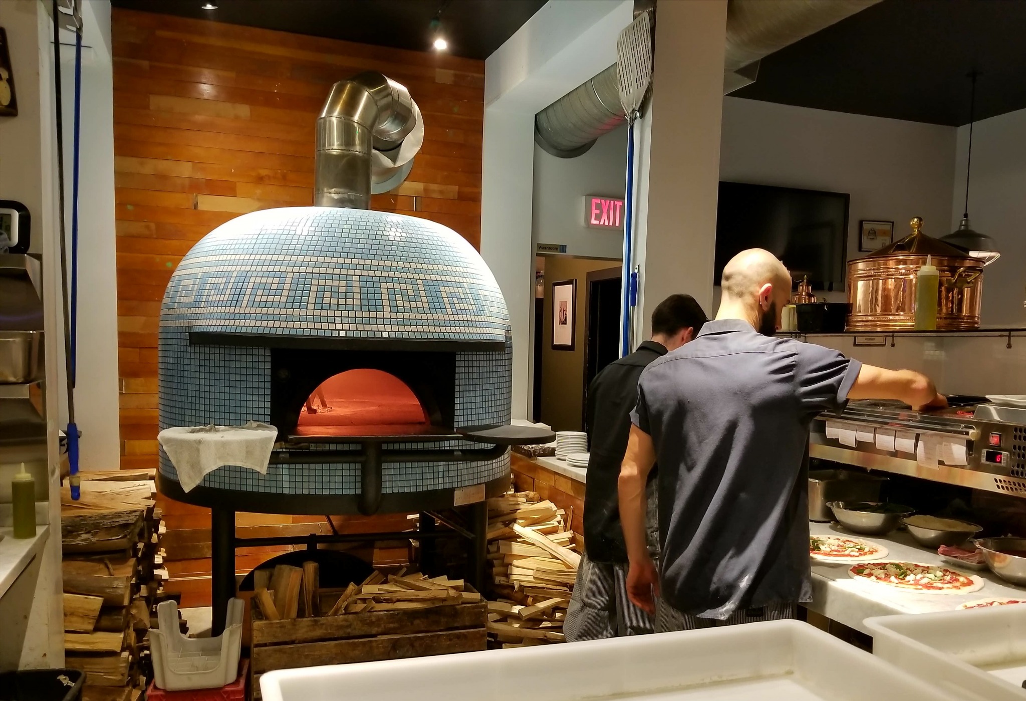 10 Best & Popular Pizza Restaurants In Vancouver (2024)