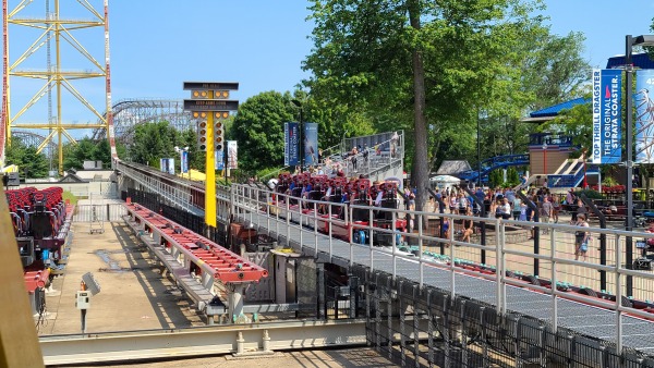Thrill Dragster - fastest roller coaster in the world